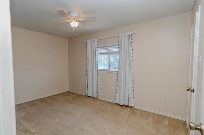 Building Photo - 1806 Ruthie Run