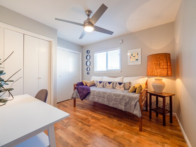 Building Photo - 2122 Hancock Dr