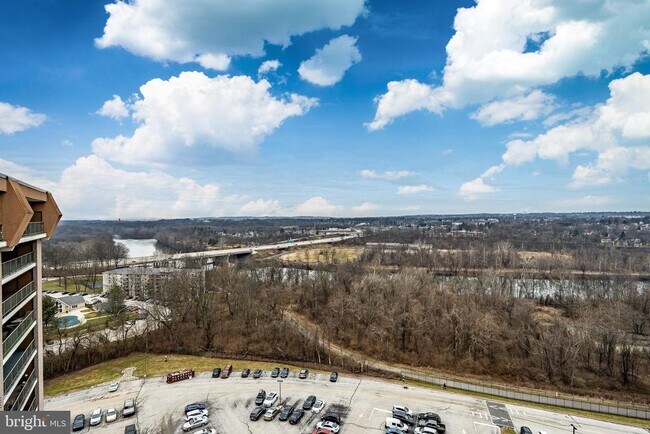 Building Photo - 21510 Valley Forge Cir