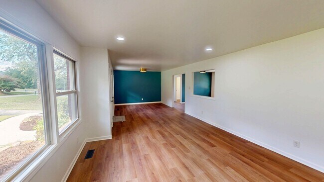 Building Photo - 424 Bridge View Ln