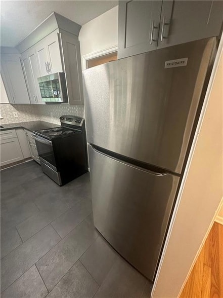 Building Photo - 349 Laquita Dr SE