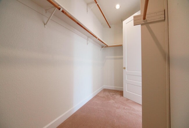 Building Photo - 26148 Legends Ct