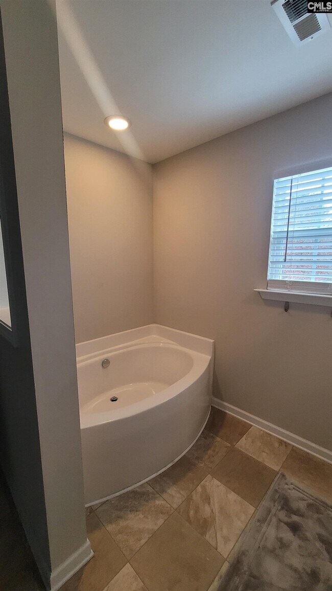 Building Photo - 601 Teaberry Dr