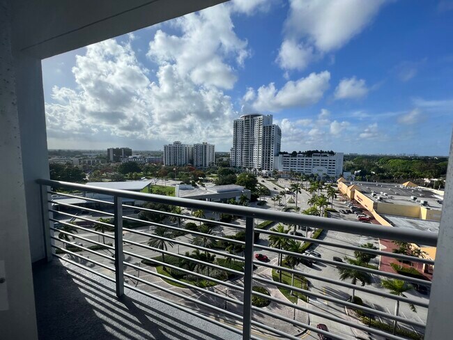 Building Photo - 1720 Harrison St