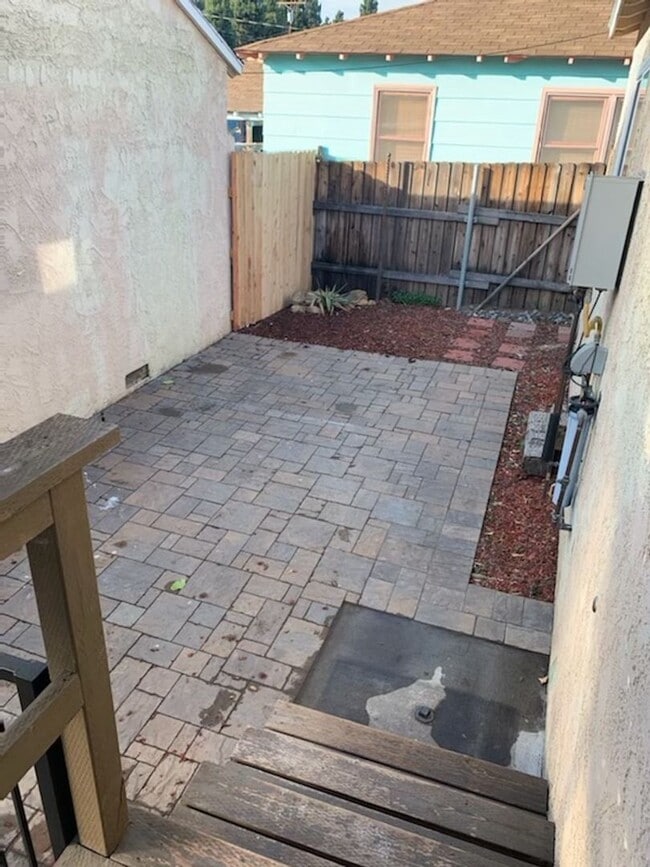 Building Photo - 2 Bedroom 1 Bath Remodeled House for Rent ...