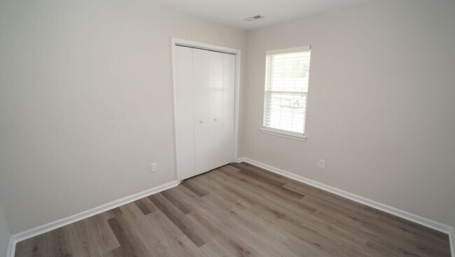 Building Photo - 116 Howell Dr