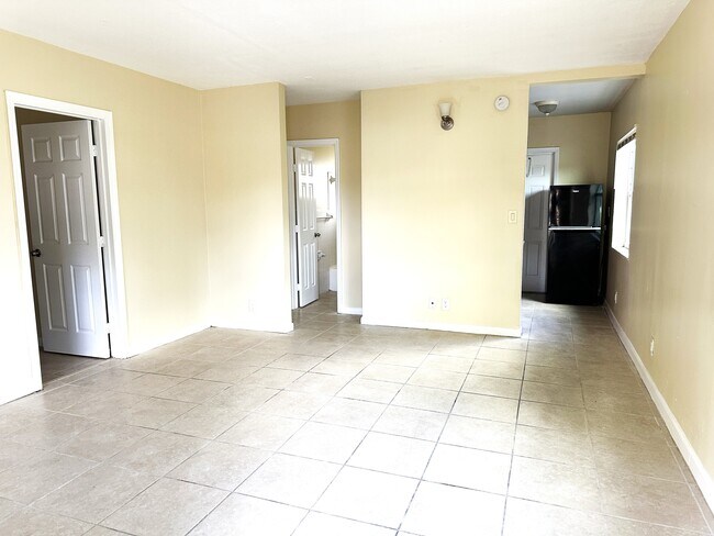 Building Photo - 240-260 NW 40th Ct