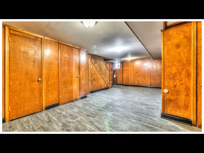 Building Photo - 833 N Woodington Rd