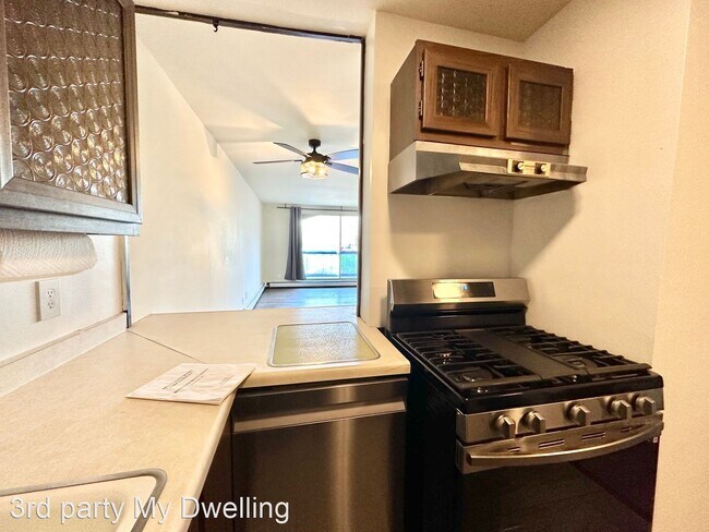 Building Photo - 2 br, 1.5 bath House - 11958 W Mill Rd. #16