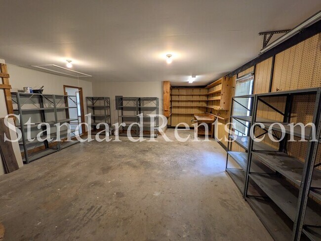 Building Photo - 5731 Buck Ct