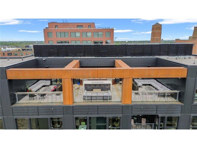 Building Photo - 728 N 3rd St