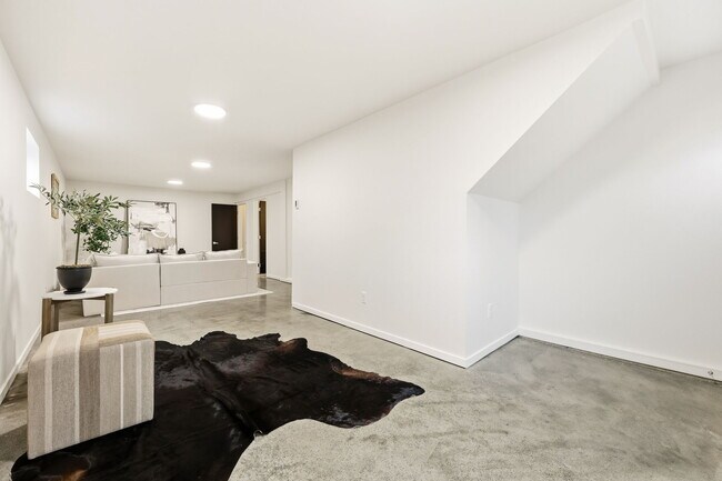 Building Photo - 7922 9th Ave SW