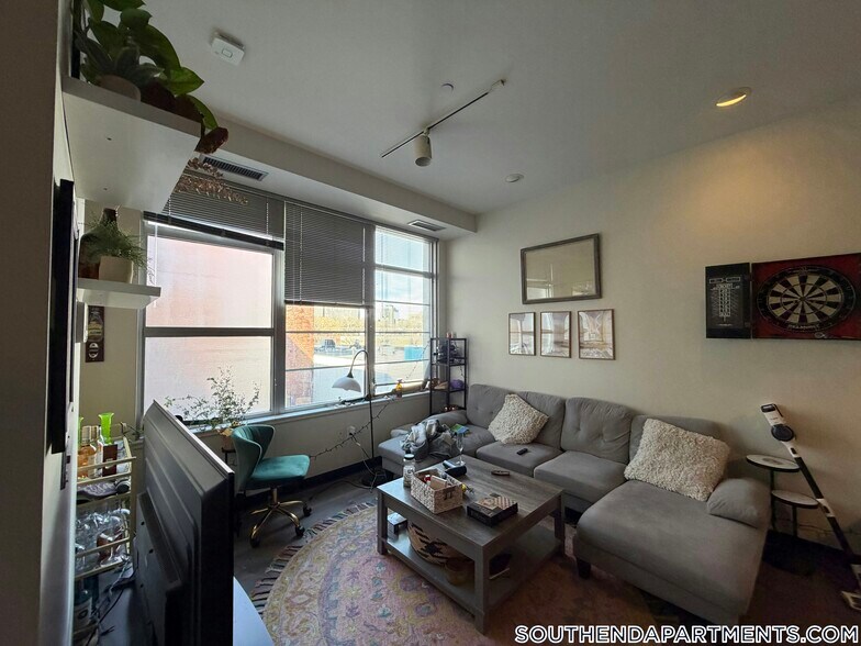 Building Photo - 160 E Berkeley St