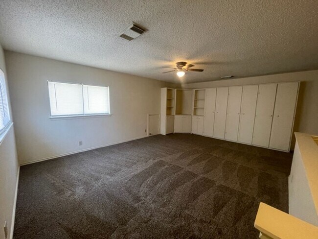 Building Photo - 5 br, 3 bath House - 7111 Valewood View