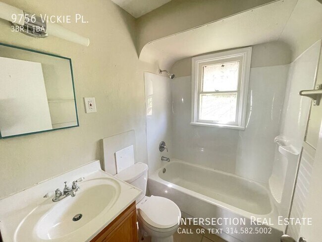 Building Photo - 9756 Vickie Pl