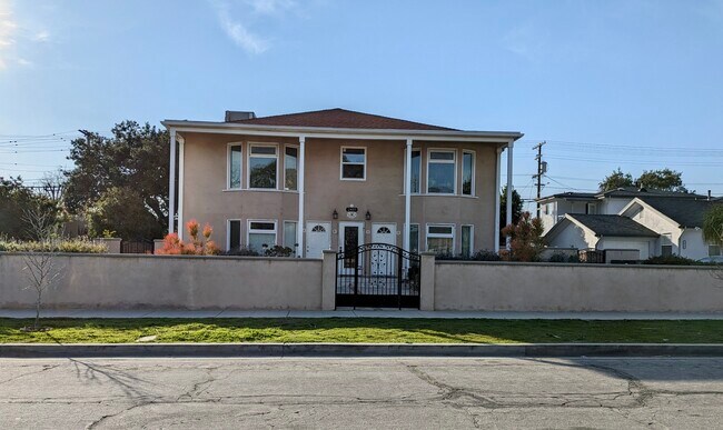 Building Photo - 2409 N Lincoln St