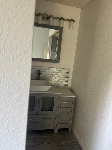 Master bedroom - 209 Riverview Dr