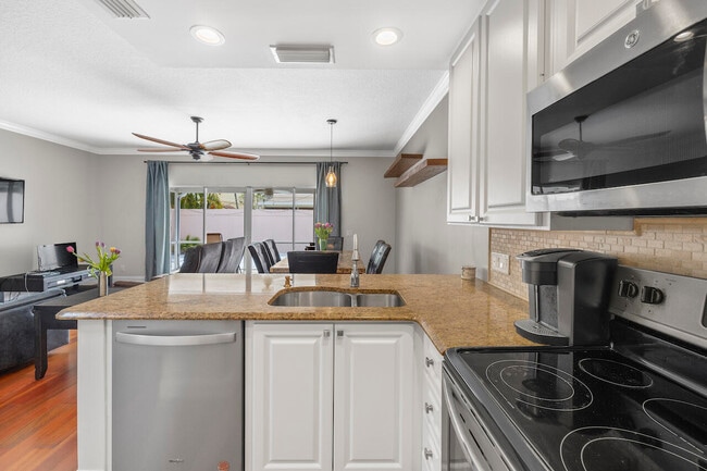 Building Photo - 2058 Tarpon Lake Way