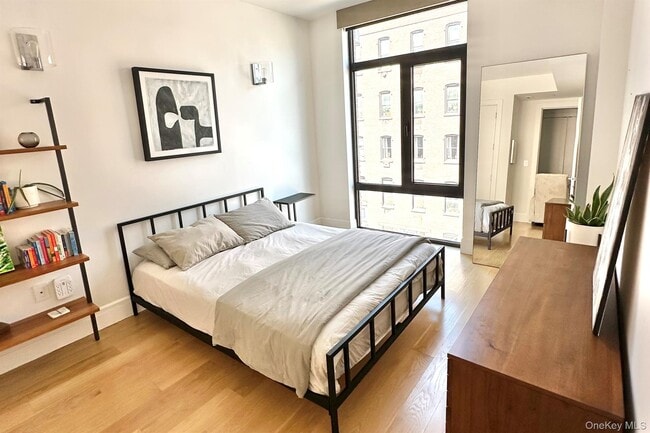 Building Photo - 47 Bridge St