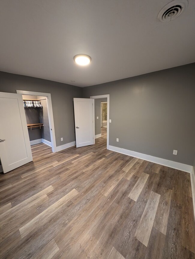 Building Photo - Updated Northeast Duplex!