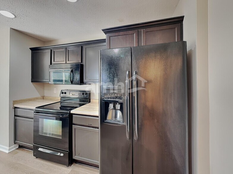 Building Photo - 1183 Fiesta Dr