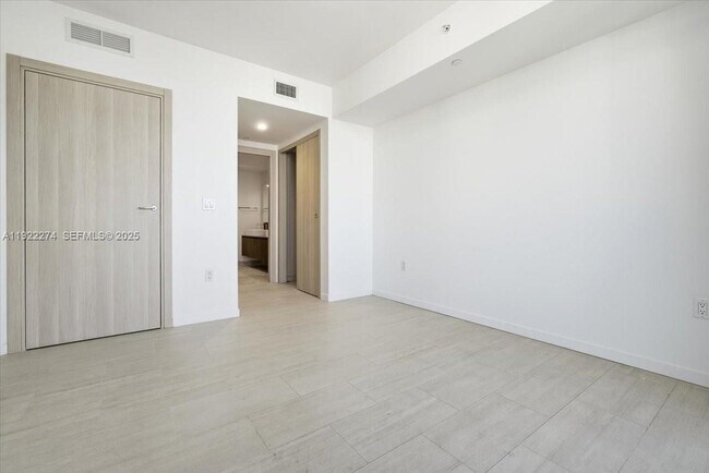 Building Photo - 1000 Brickell Plaza