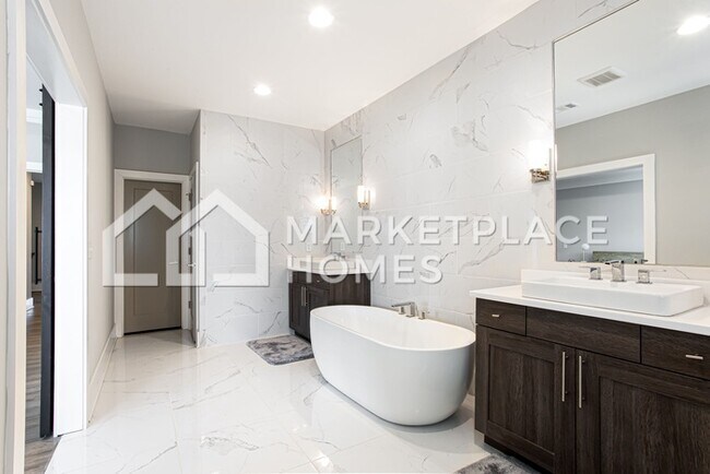 Building Photo - 3594 Parkhaven Pl