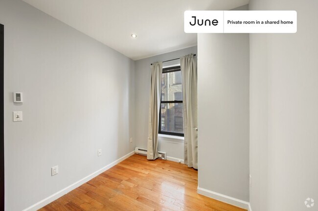 Building Photo - 225 W 109th St