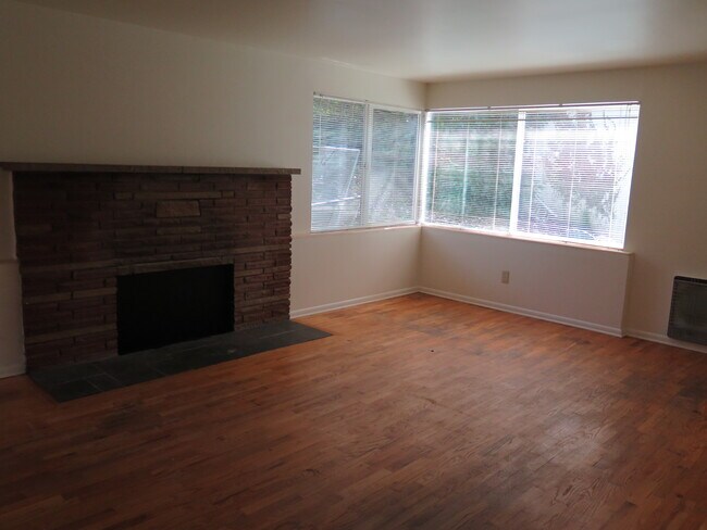 Building Photo - 2272 Gilman Dr W