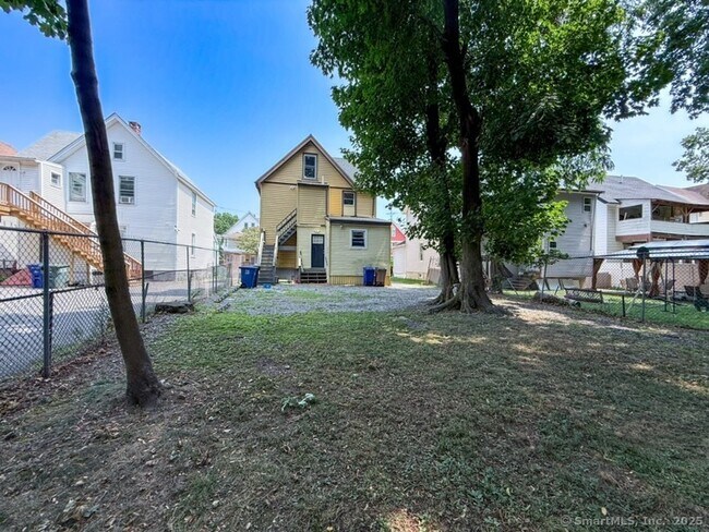 Building Photo - 451 Hollister Ave