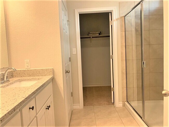 Building Photo - 6605 Verona Pl
