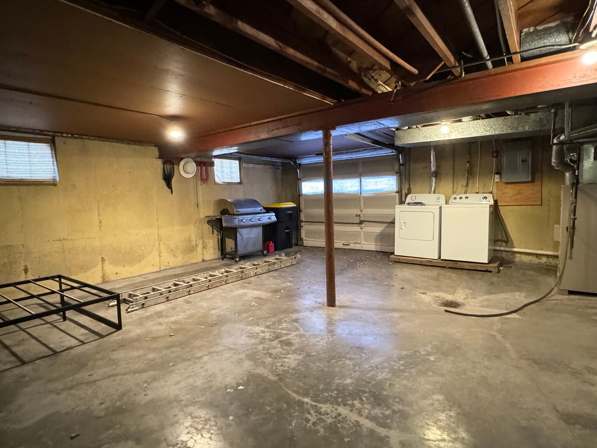 Building Photo - 620 E 63rd Ter