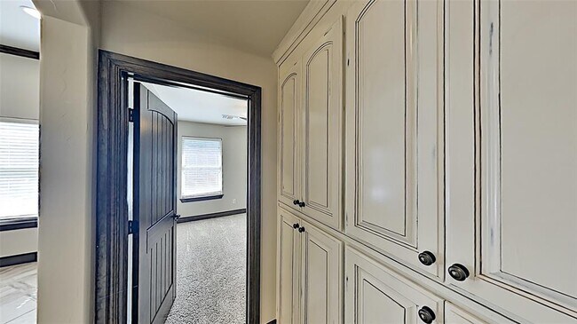 Building Photo - 5917 Grandby Rd