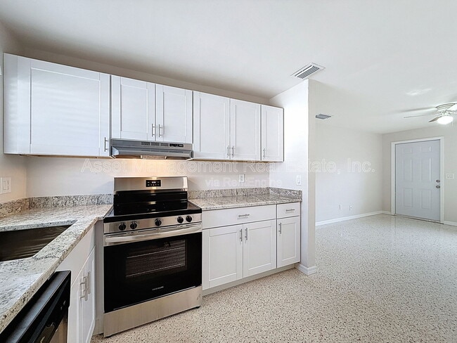 Building Photo - 474 93rd Ave N