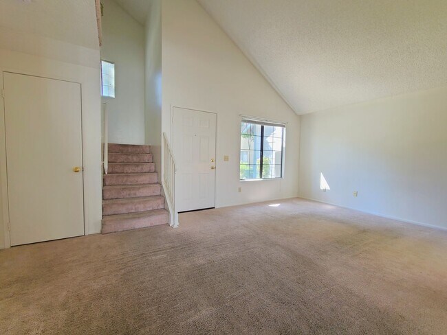 Building Photo - 10844 Pepper Way
