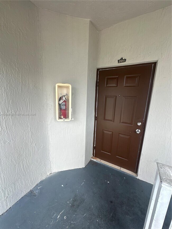 Building Photo - 1656 SE 29th Ct