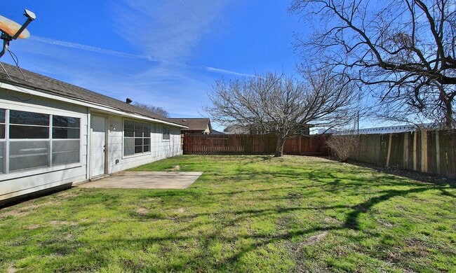 Building Photo - 14239 Montaigne Dr