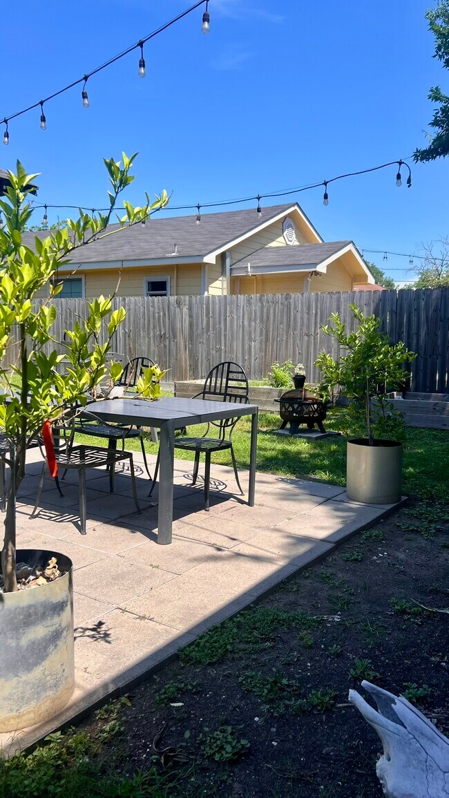 Building Photo - 5006 Hardy St