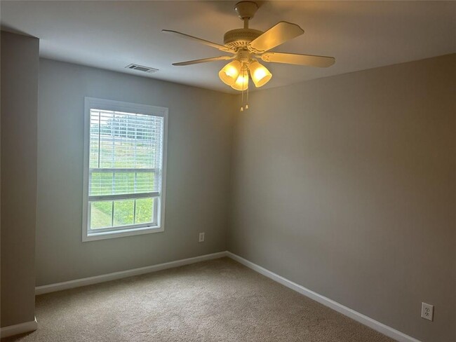 Building Photo - 1620 Halliard Dr