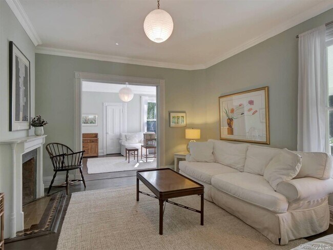 Building Photo - 51 Quogue St