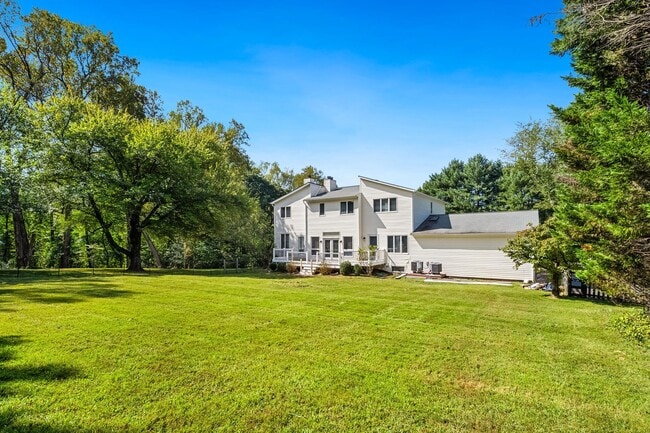 Building Photo - 445 Springvale Rd