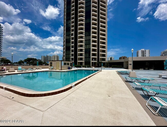 Building Photo - 1 Oceans W Blvd