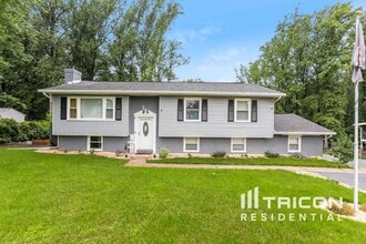 Building Photo - 806 Lynn Lee Dr