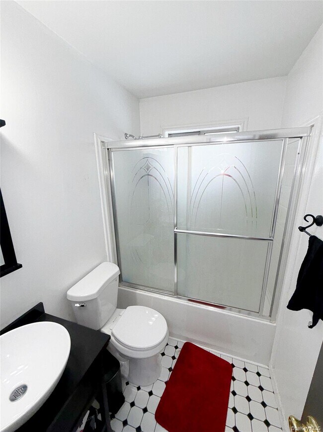 Building Photo - 276 Temple Hill Rd