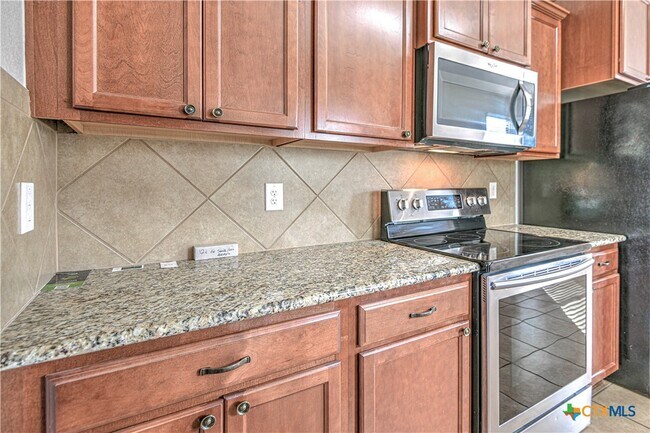 Building Photo - 1011 Sugar Brook Dr