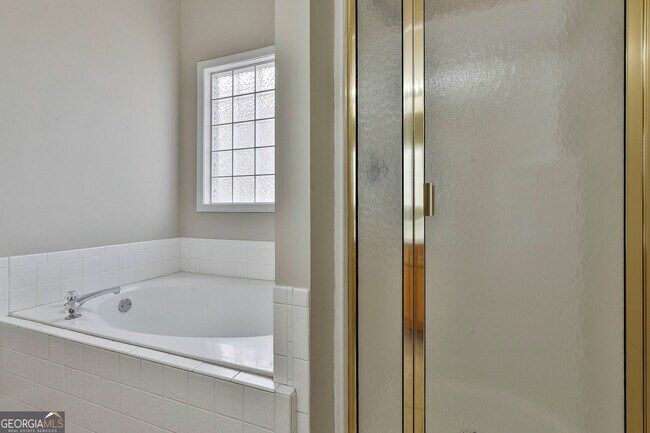 Building Photo - 12241 Crestwood Ct