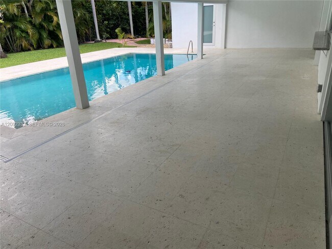 Building Photo - 9840 SW 69th Ave