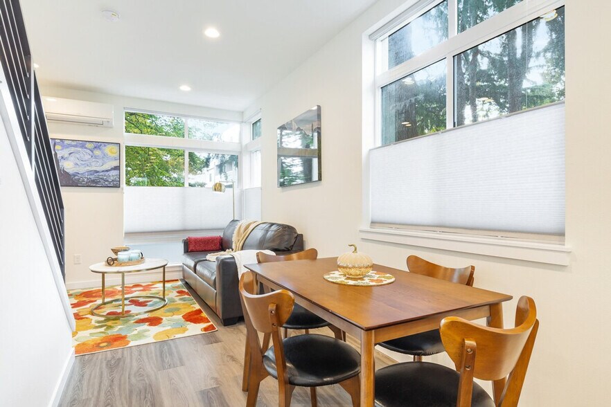 Building Photo - 9413A Roosevelt Way NE