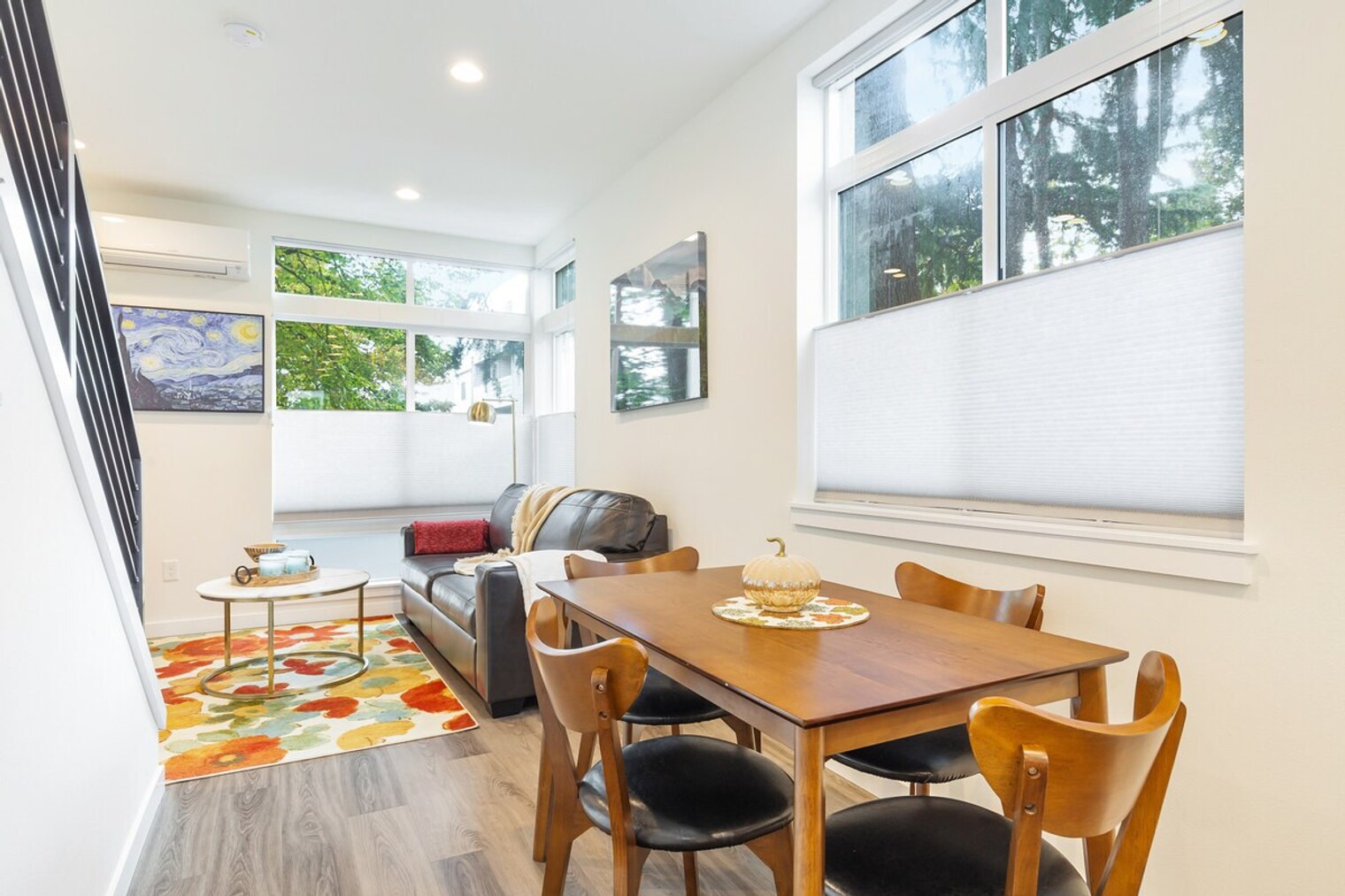 Building Photo - 9413 Roosevelt Way NE