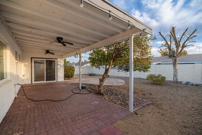 Building Photo - 2609 E Aster Dr